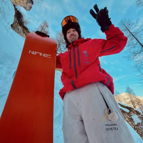 Nuance Snowboards a tourné une nouvelle vidéo et a choisi Weevee pour l'enregistrement. La bonnette SAND DUNE est sur le pantalon du snowboardeur ! Merci Julian Zimmermann de l'avoir utilisée 🙌🏻