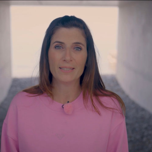 Voici un bel exemple de la façon dont le coupe-vent Flamingo s'accorderait parfaitement avec un t-shirt rose. Merci à SAS Prod de l'avoir utilisé dans l'émission Adrénaline sur la RTS (Radio Télévision Suisse).